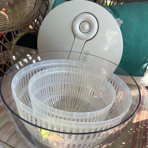 Pampered chef salad spinner